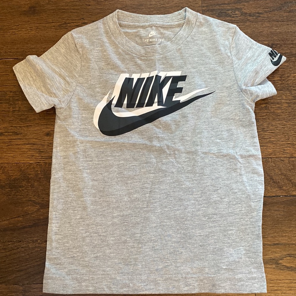 Nike short sleeve t-shirt bundle - Picture 5 of 8
